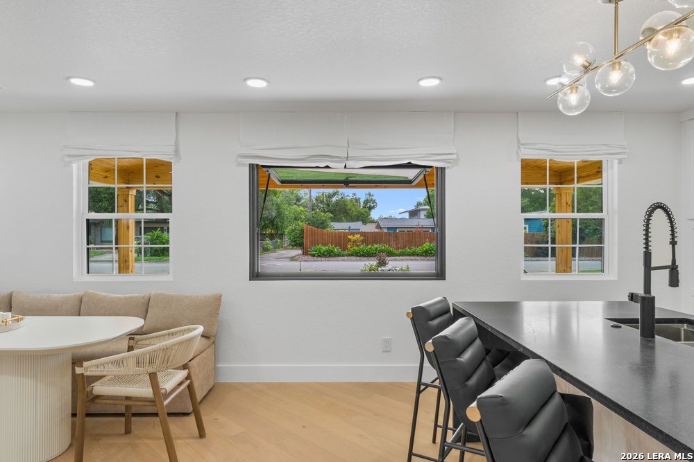 706 Kenilworth