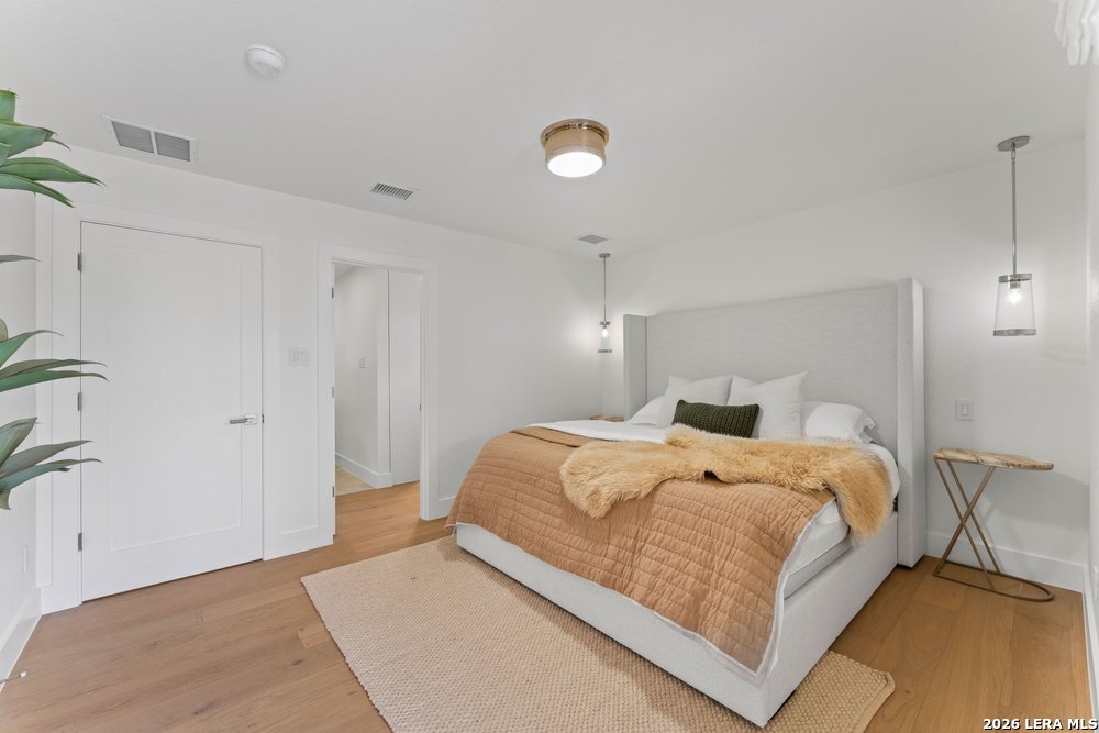706 Kenilworth