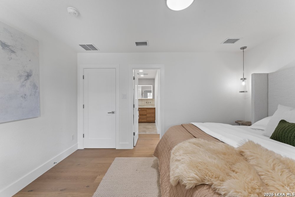 706 Kenilworth