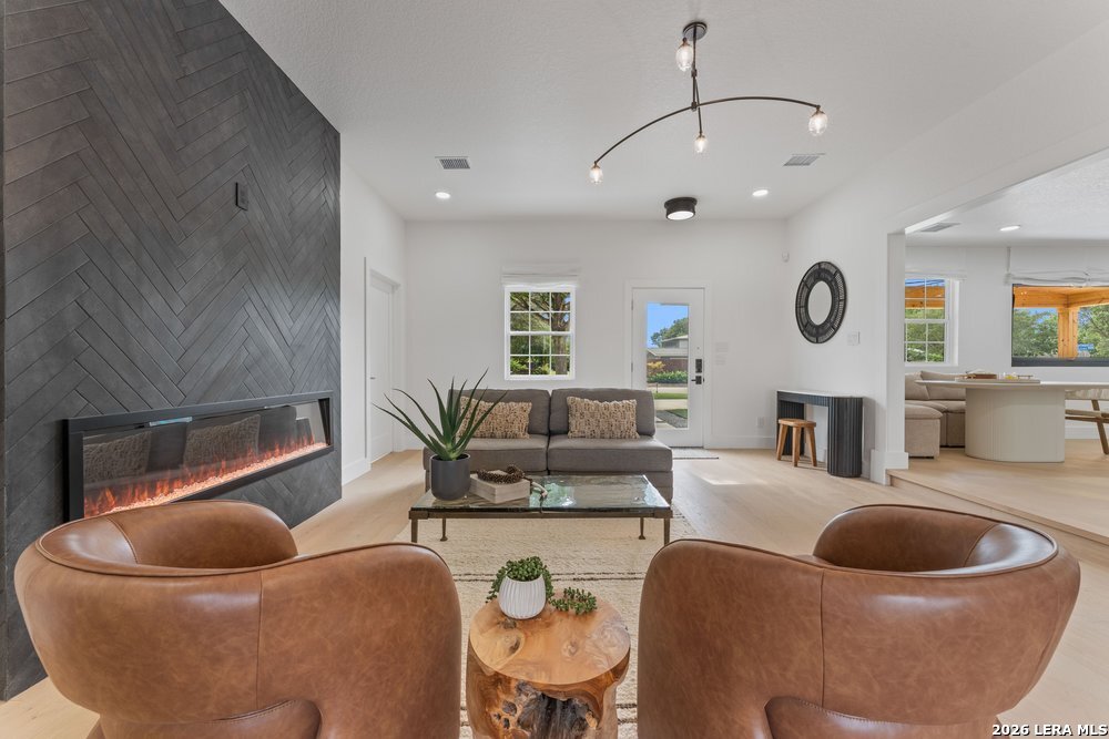 706 Kenilworth