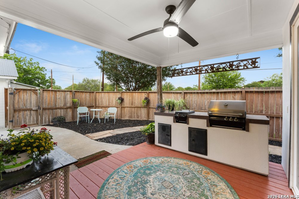 695 Comal Ave
