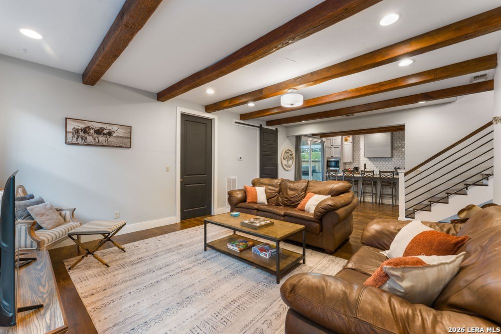 695 Comal Ave