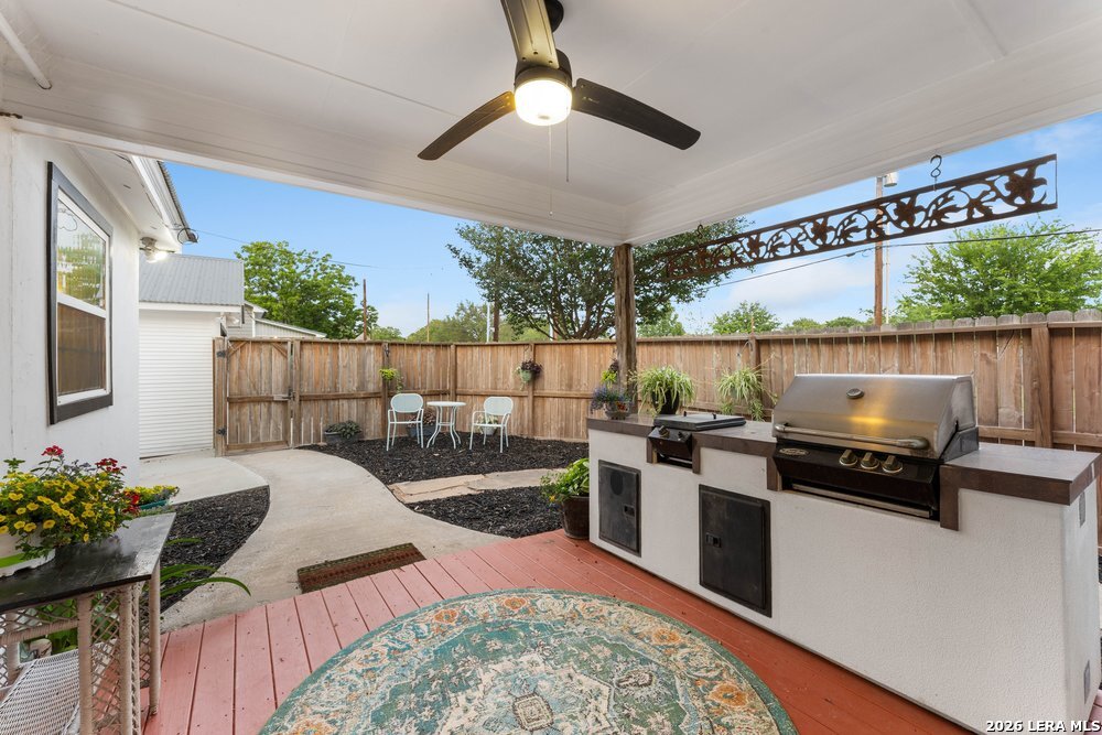 695 Comal Ave