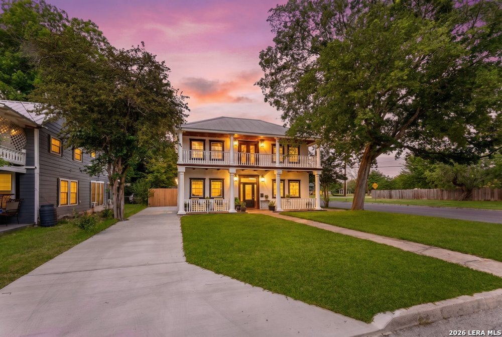 695 Comal Ave