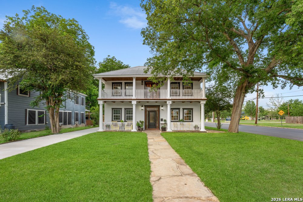 695 Comal Ave
