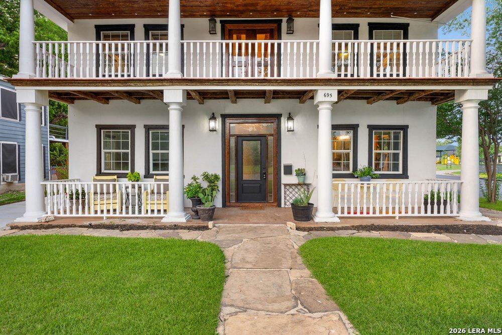 695 Comal Ave