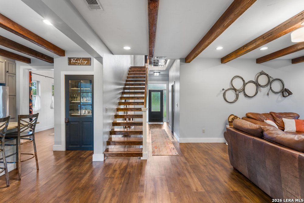 695 Comal Ave