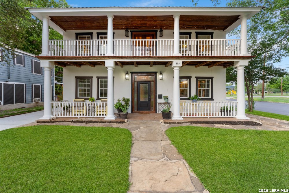 695 Comal Ave
