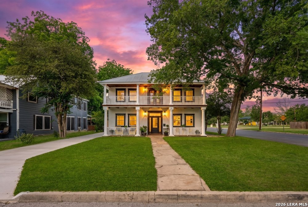 695 Comal Ave