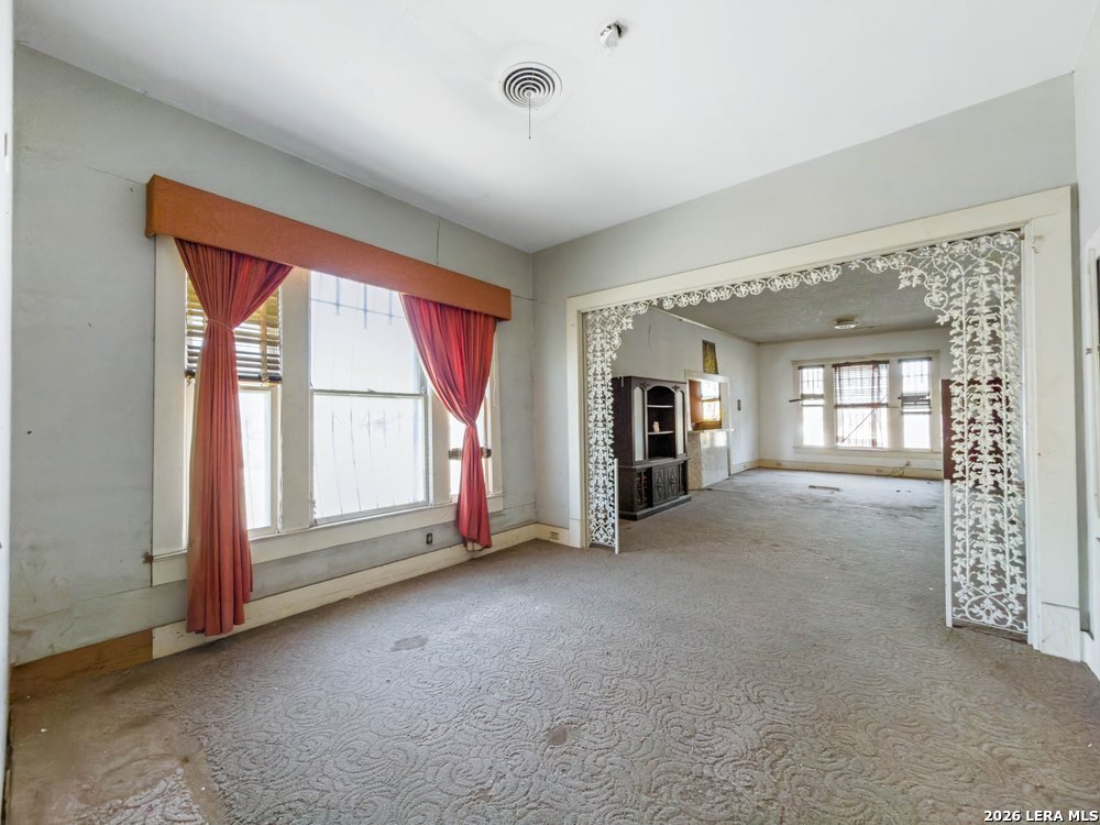 2922 Buena Vista St