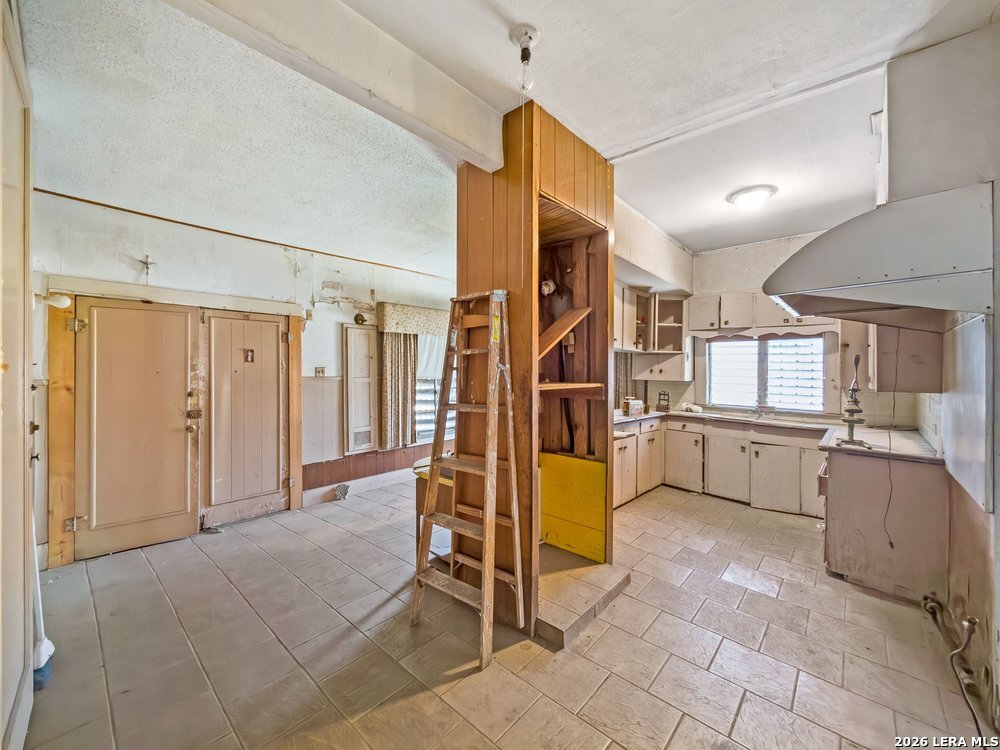 2922 Buena Vista St