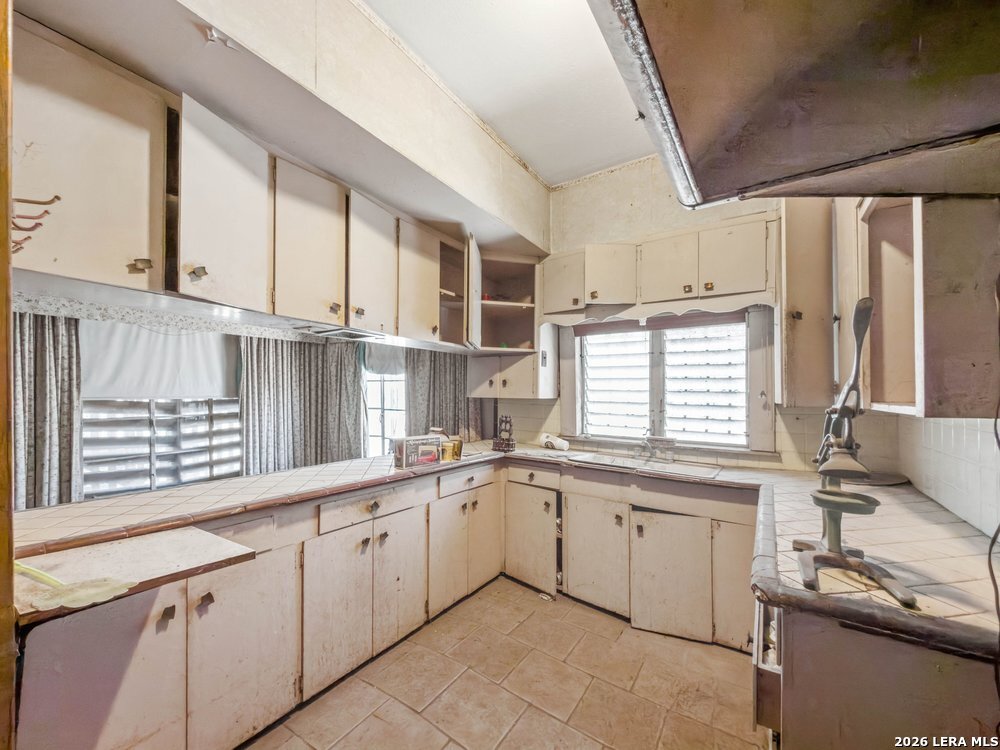 2922 Buena Vista St