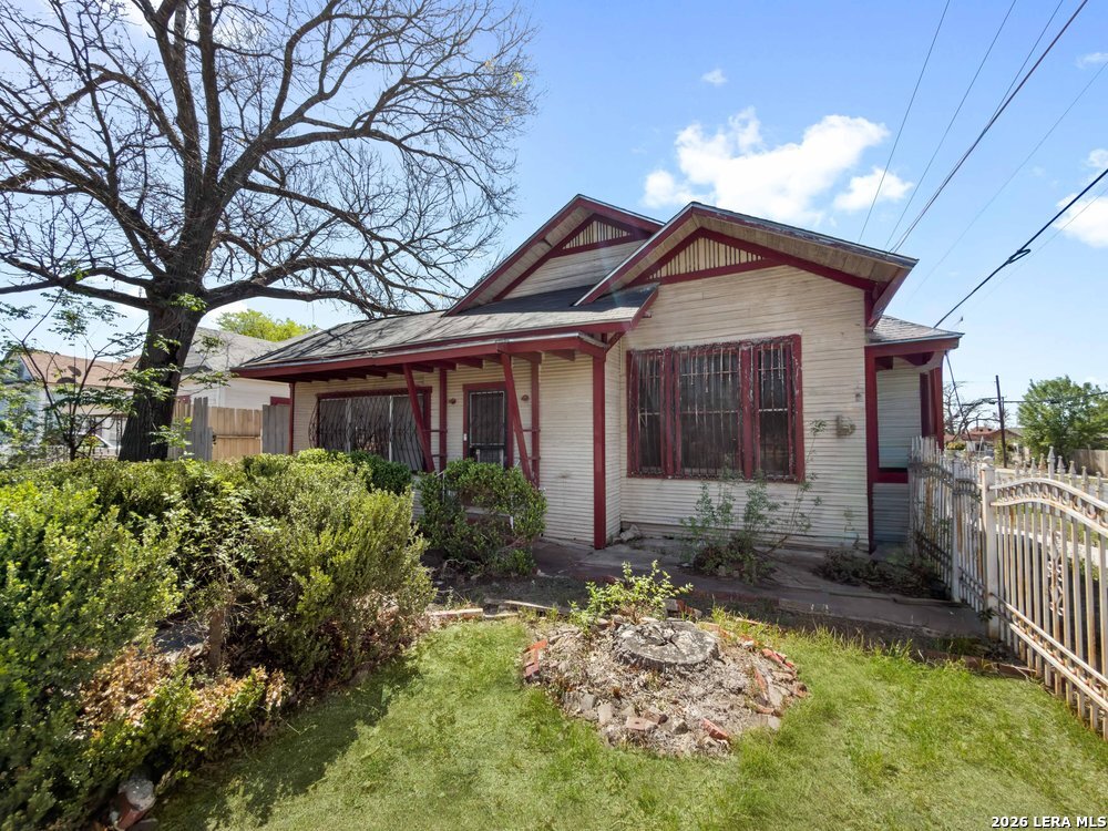 2922 Buena Vista St