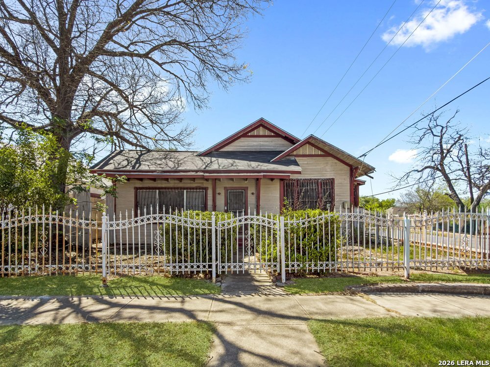 2922 Buena Vista St