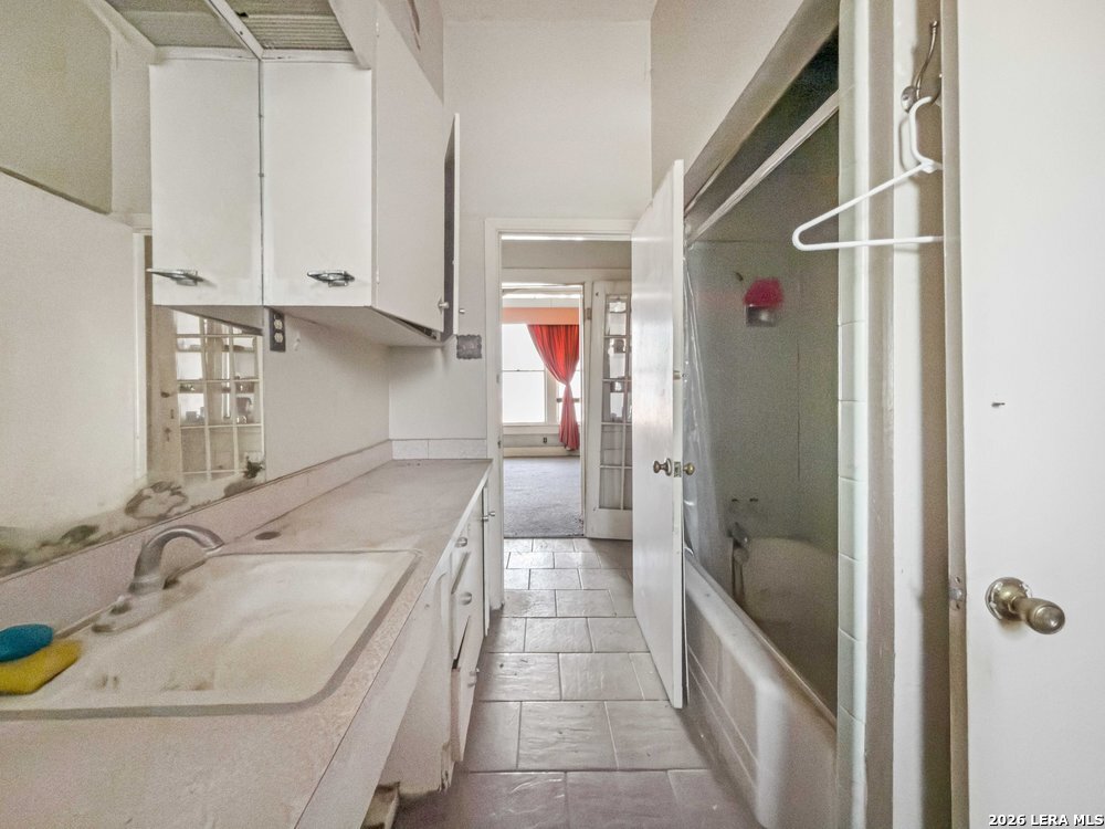 2922 Buena Vista St