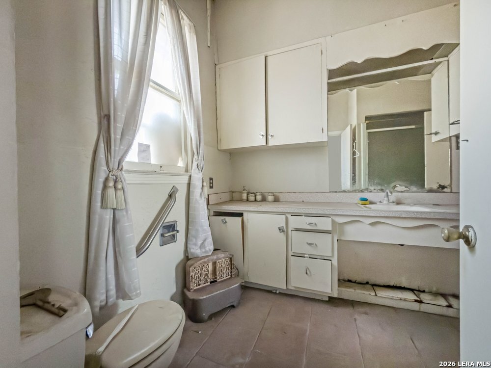 2922 Buena Vista St