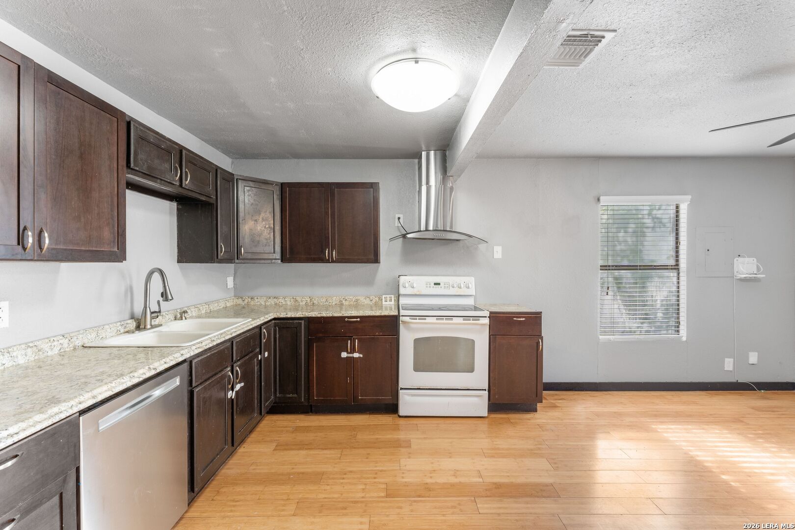 2114 Fitch
