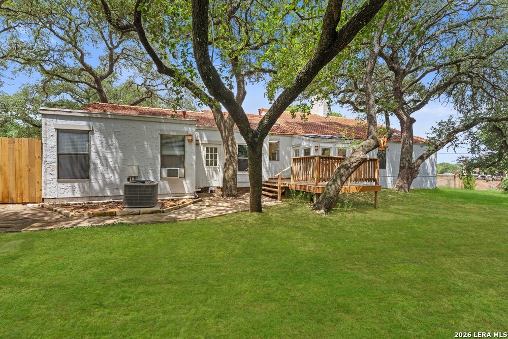 3915 Hunters Crest St