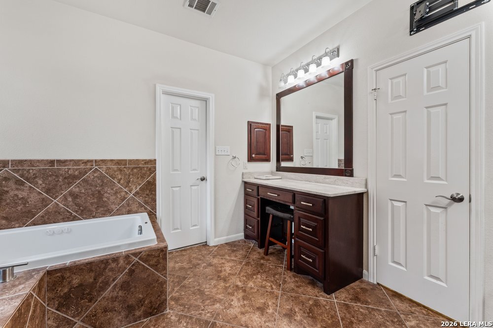 6519 Grove Creek