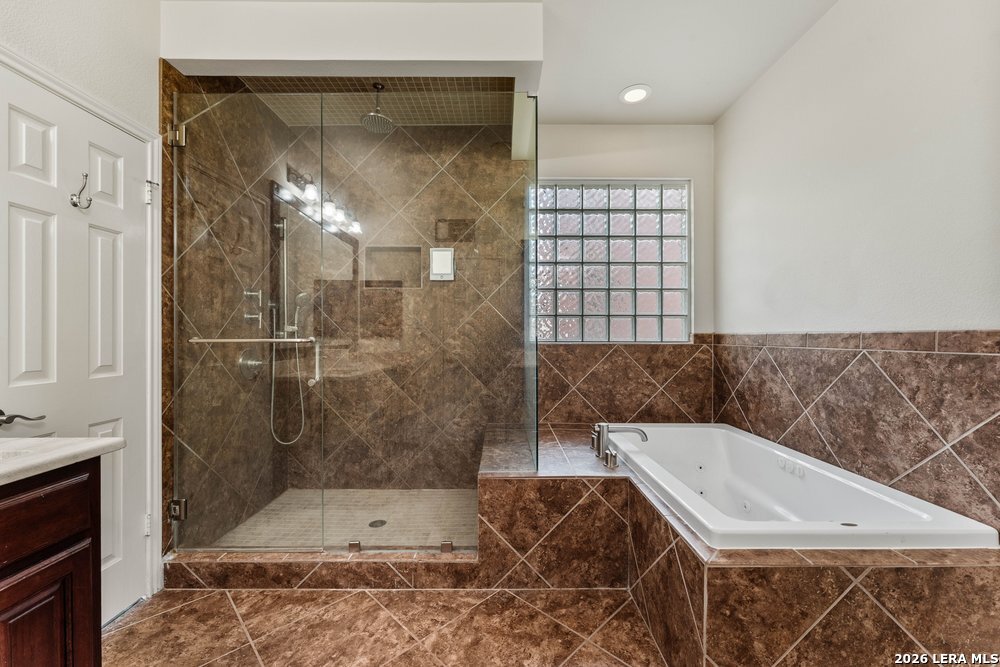 6519 Grove Creek