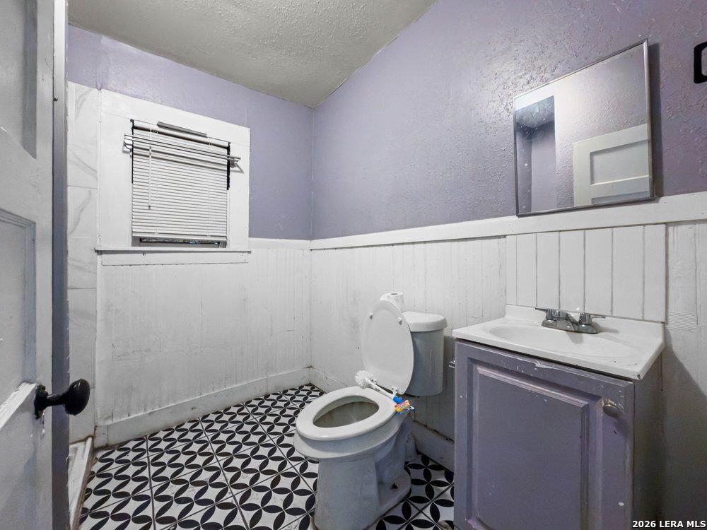2407 San Fernando