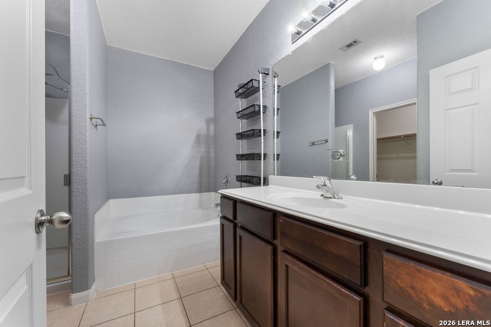 6719 Luckey Tree