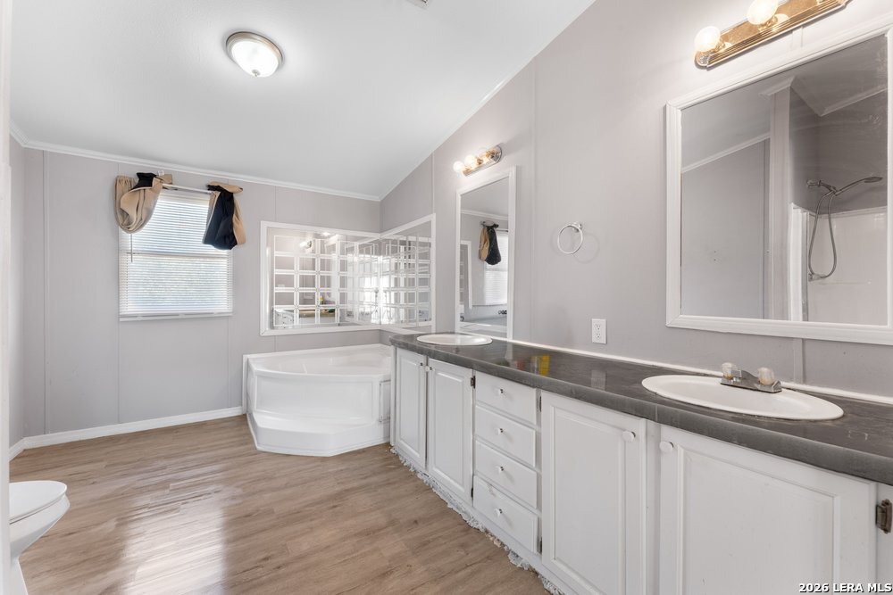 576 Wright Dr