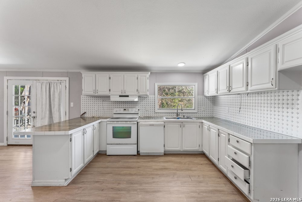 576 Wright Dr