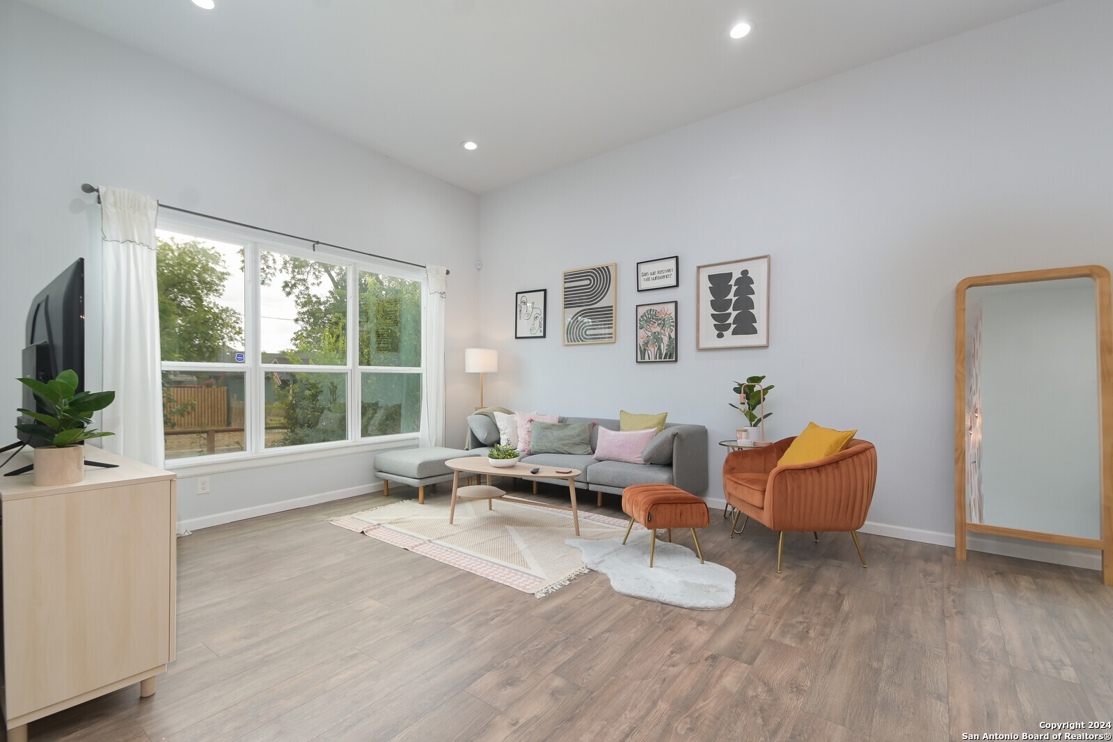 609 DAKOTA ST