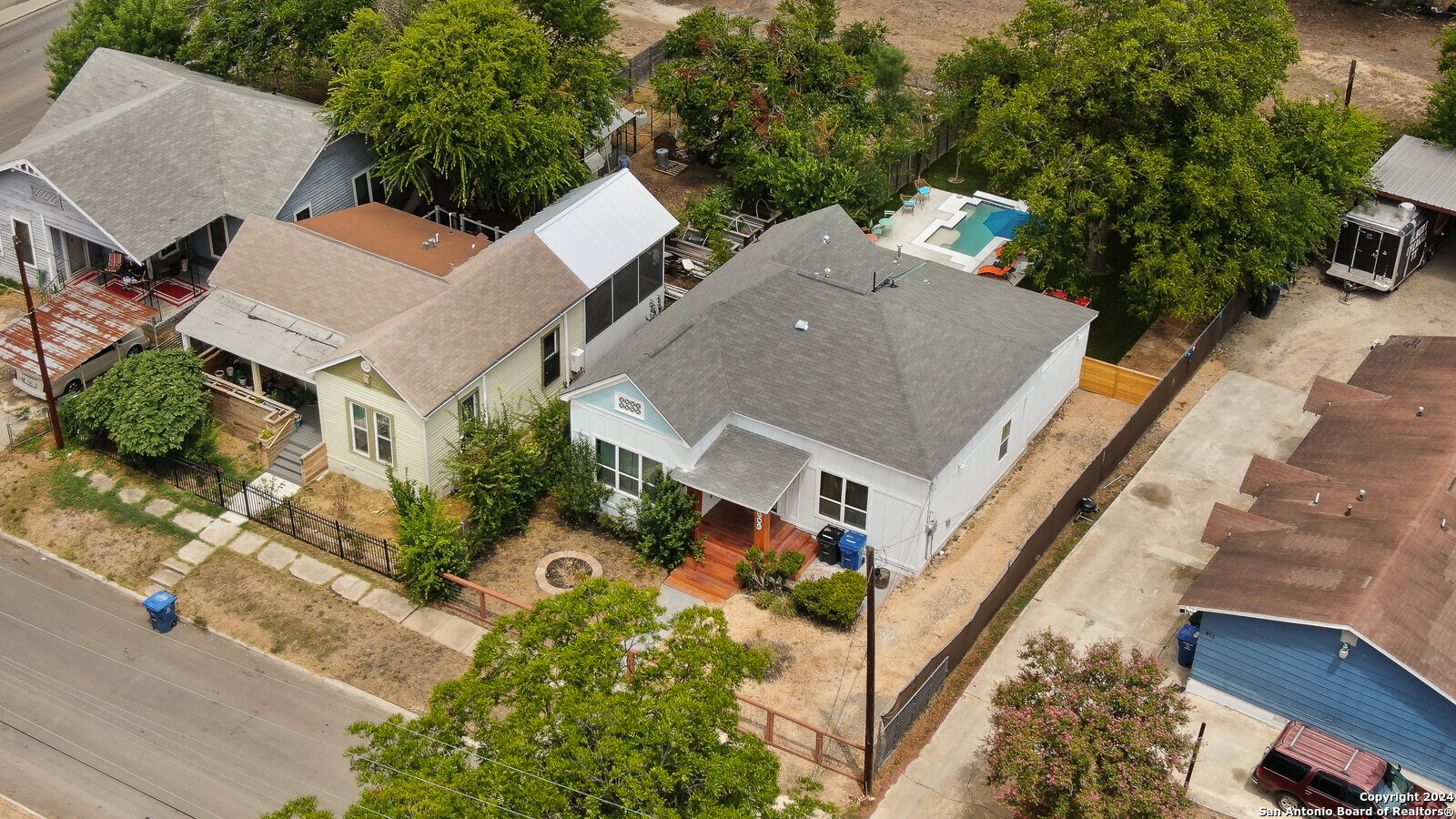 609 DAKOTA ST