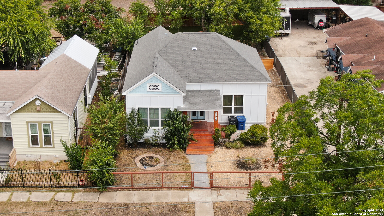 609 DAKOTA ST