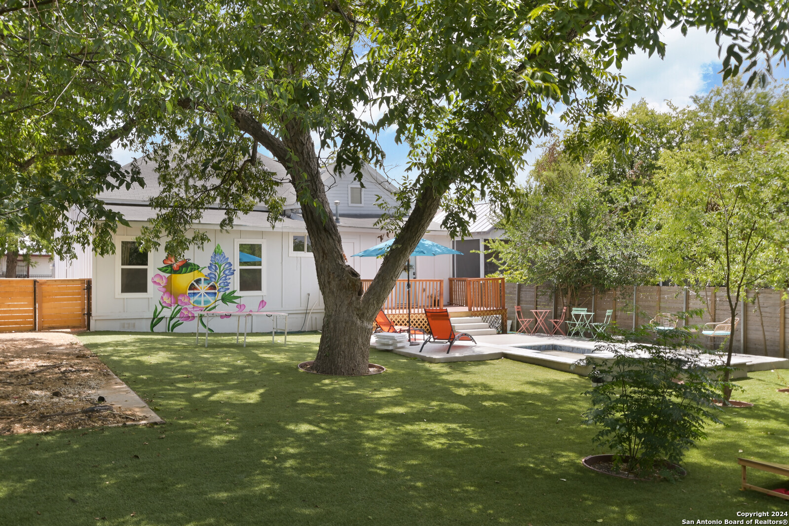 609 DAKOTA ST