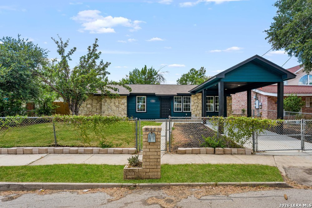 1534 Betty St