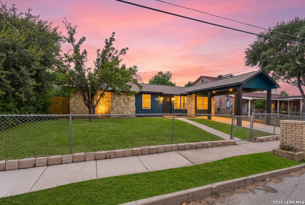 1534 Betty St