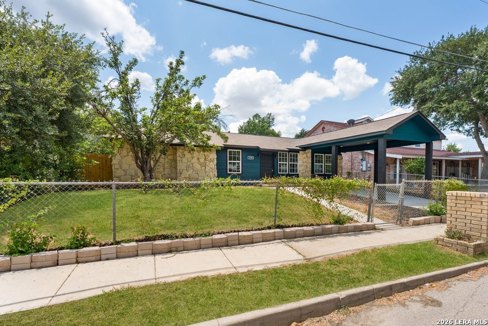1534 Betty St