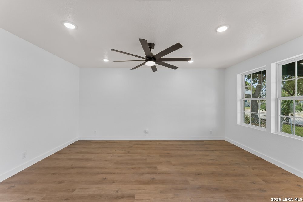 1534 Betty St