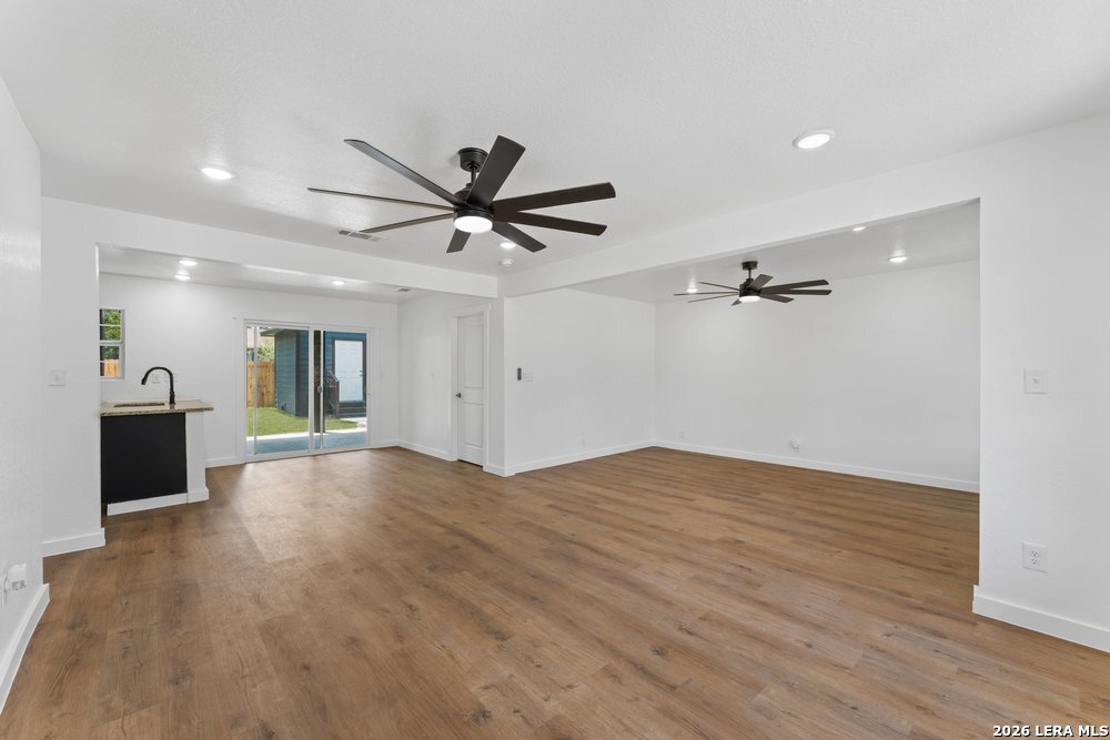 1534 Betty St