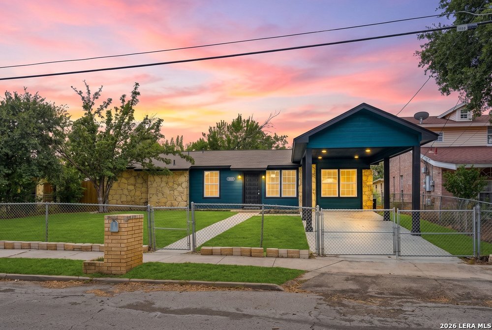 1534 Betty St
