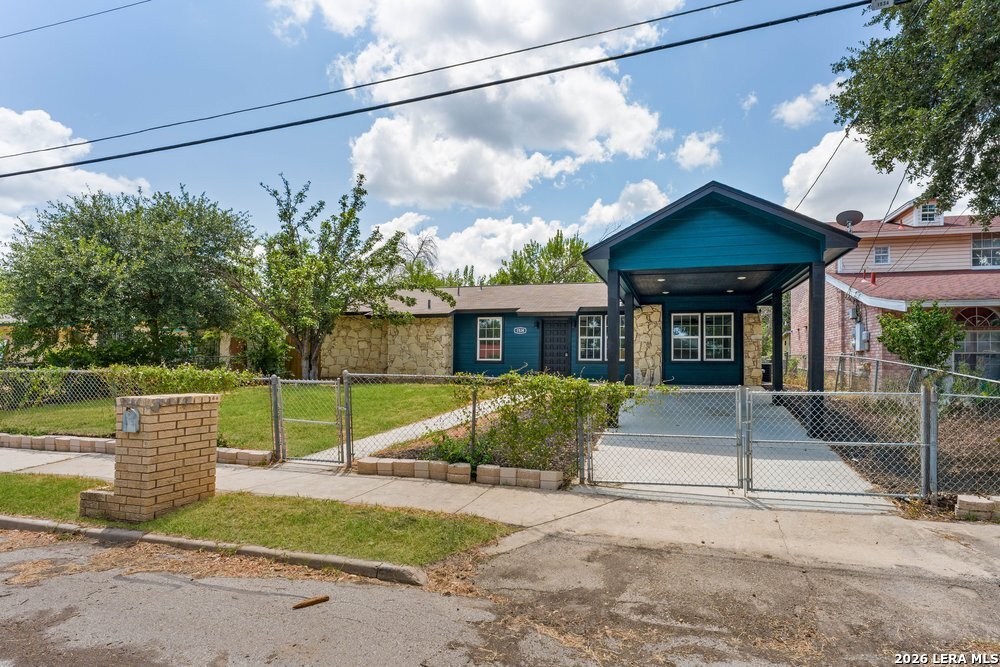 1534 Betty St