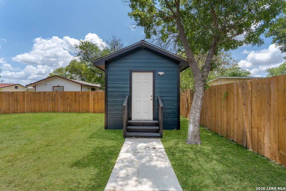 1534 Betty St