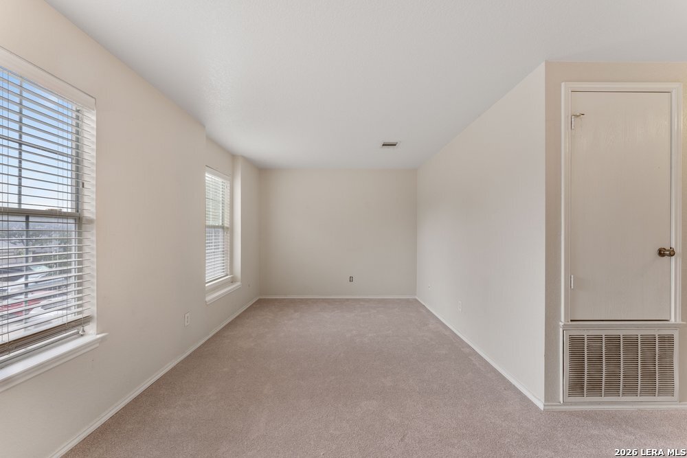 5423 Spring Walk