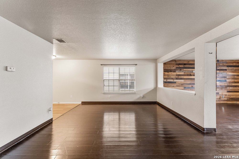 5423 Spring Walk