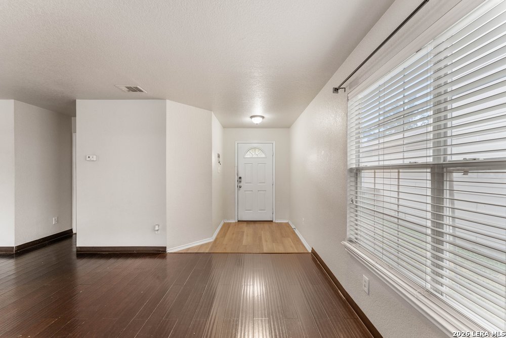 5423 Spring Walk
