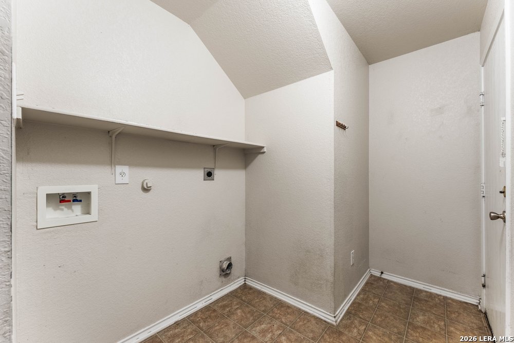 5423 Spring Walk