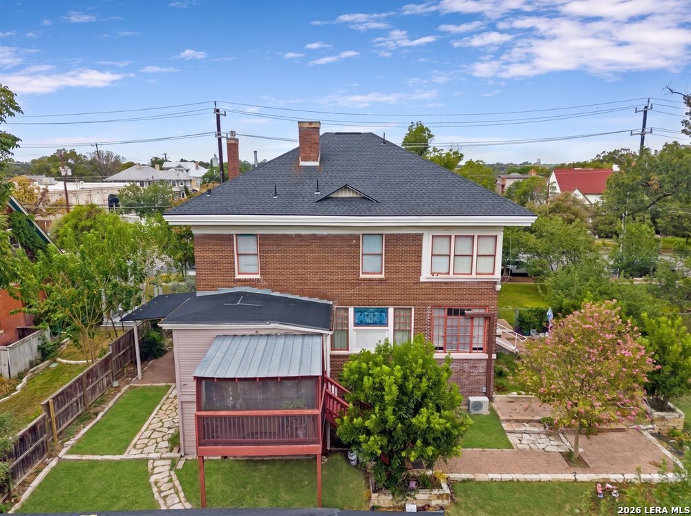 112 E Mistletoe Ave