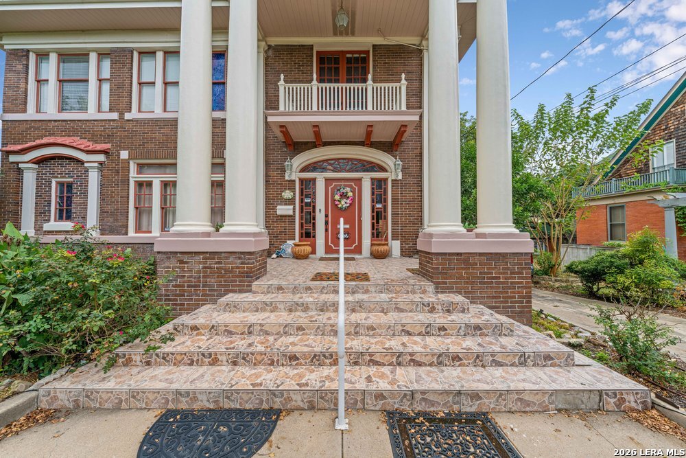 112 E Mistletoe Ave