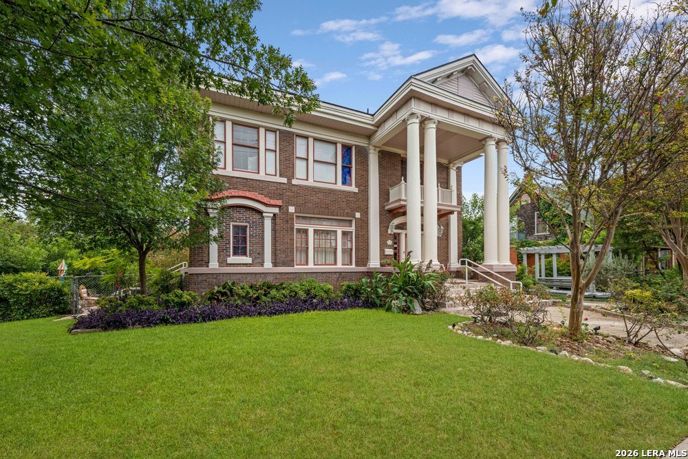 112 E Mistletoe Ave