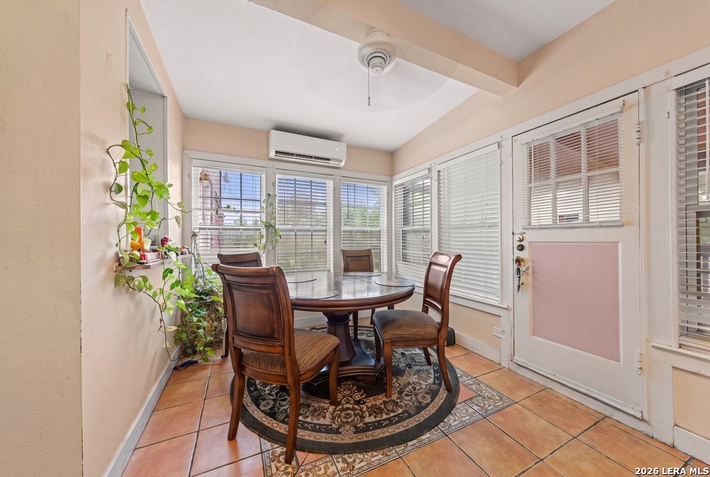 112 E Mistletoe Ave