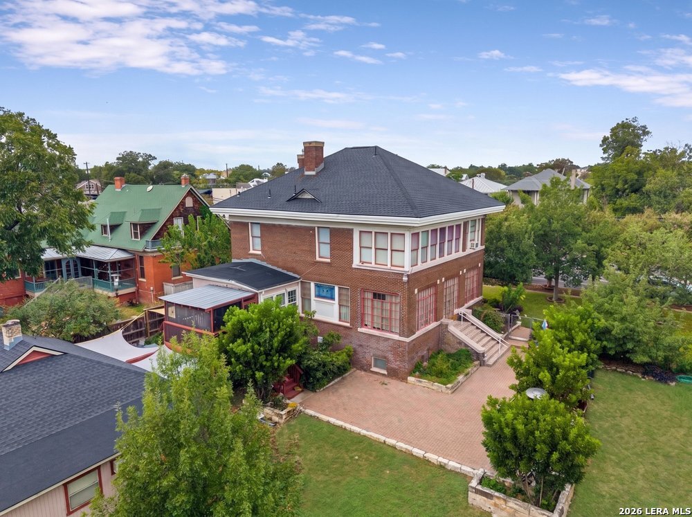 112 E Mistletoe Ave