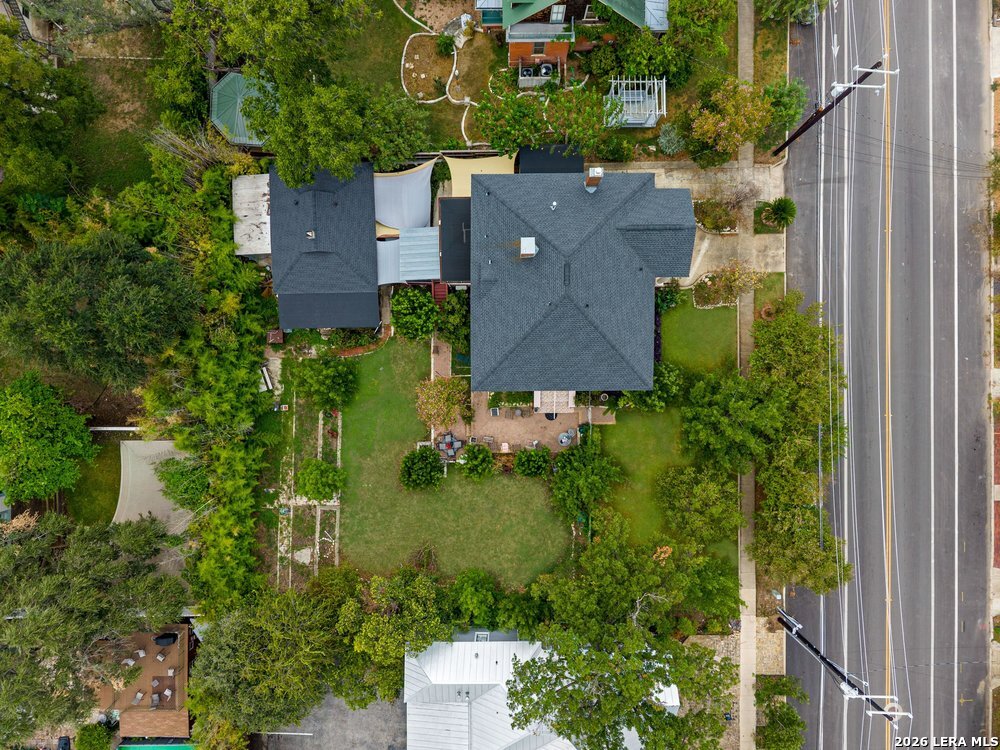 112 E Mistletoe Ave